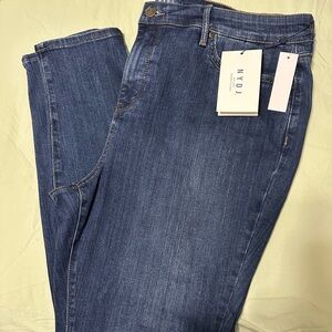 NYDJ Slim Straight Jeans in Indigo Blue Wash

C-1